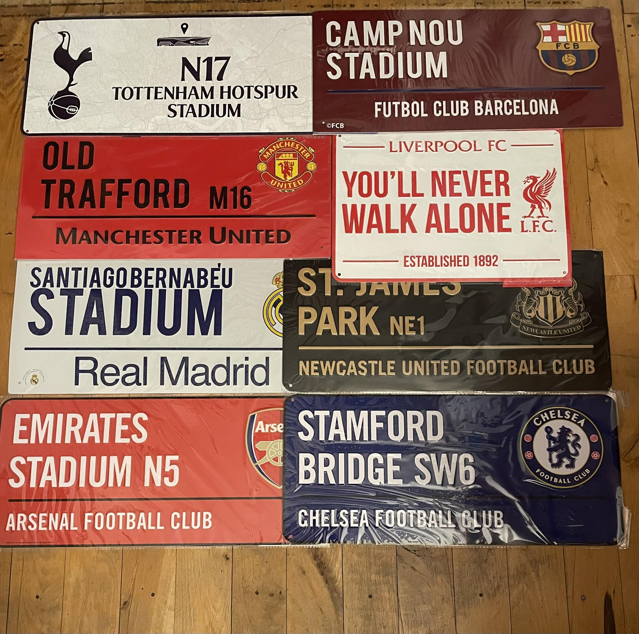 Skilte og klistermærker 