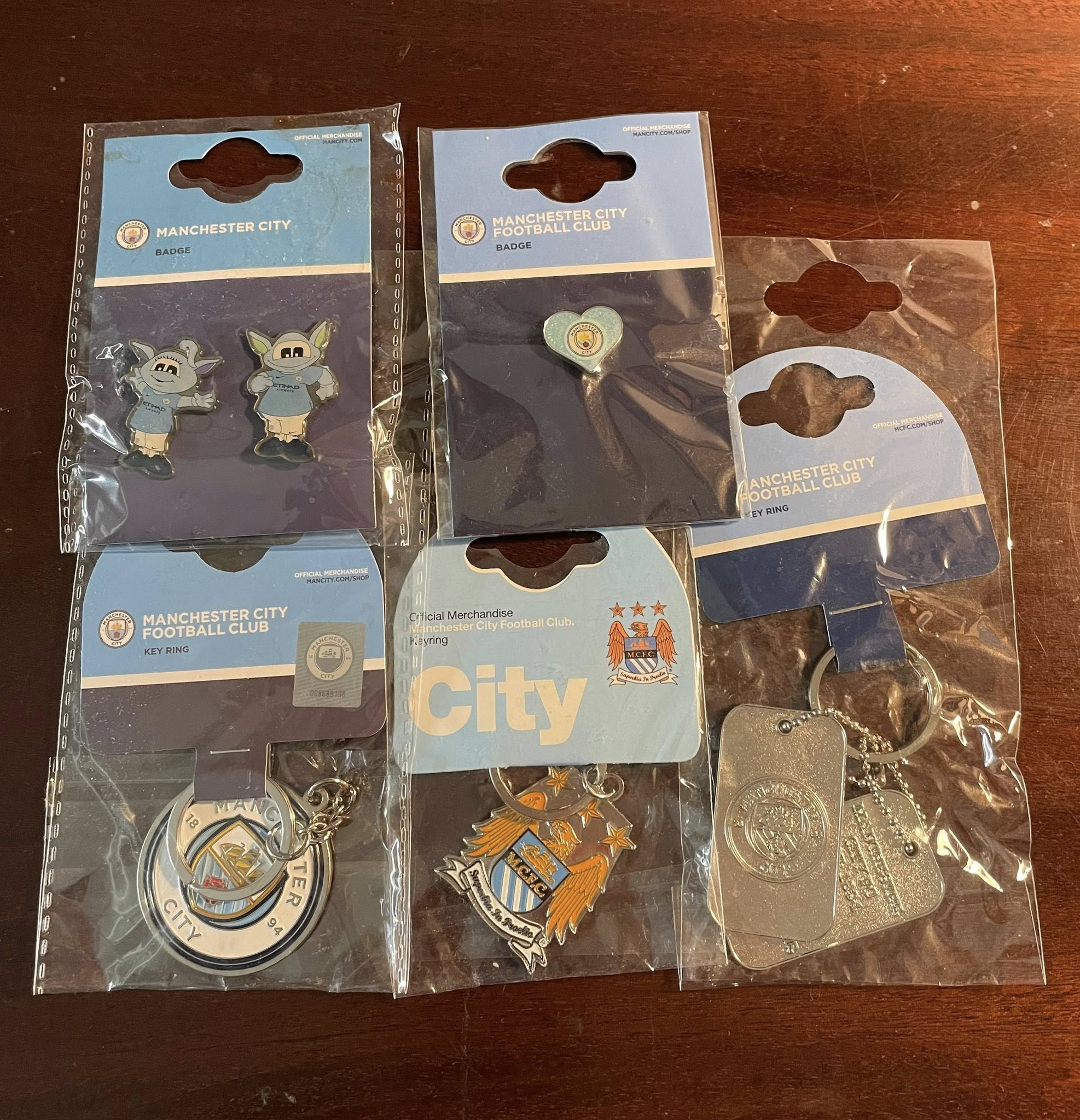 Manchester City pin/badges