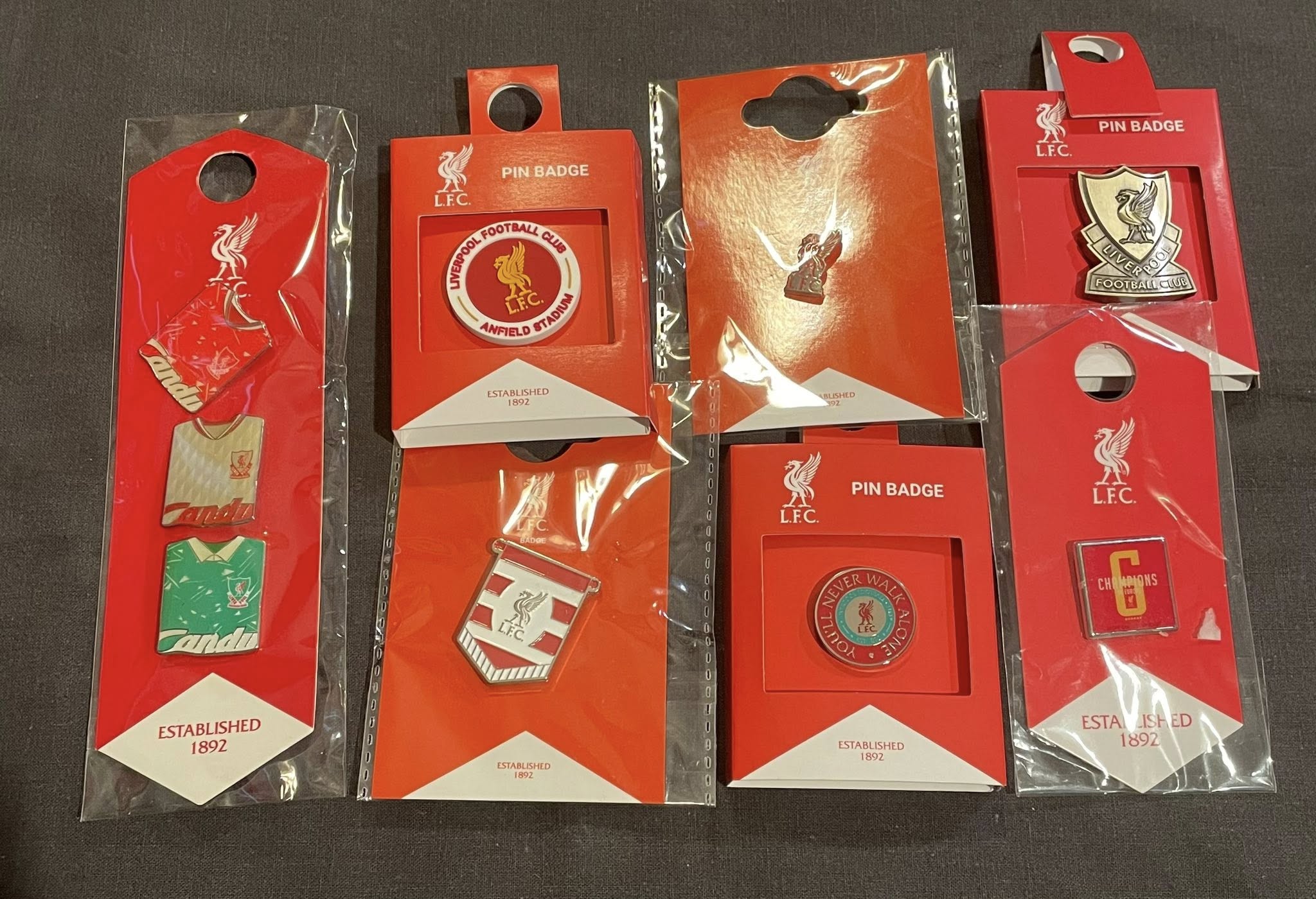 Liverpool pin/badges og nøgleringe