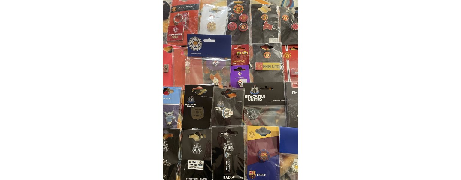 Pins/badges og nøgleringe