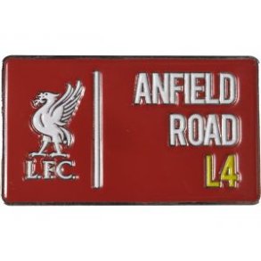 Liverpool pin/badge Anfield Road L4 / Ml: 3 x 5 cm. 