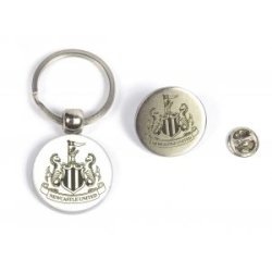 Newcastle pin/badge  Retro design + n�glering