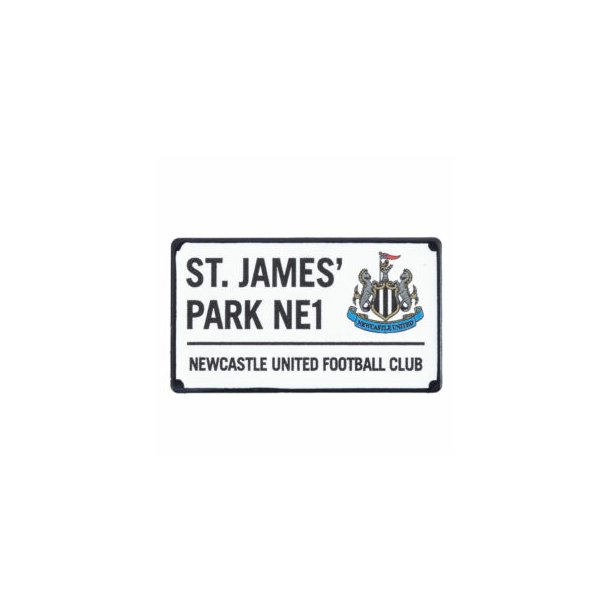 Newcastle street sign pin/badge / i metal 